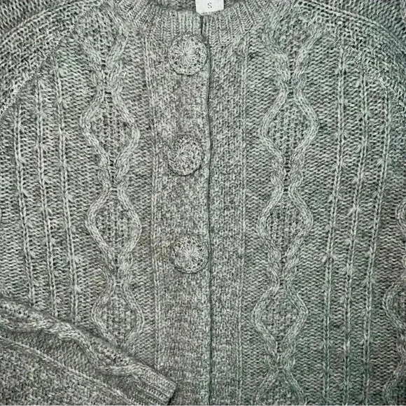 Gray 3 crocheted covered snap closure cardigan size small - Picture 5 of 10